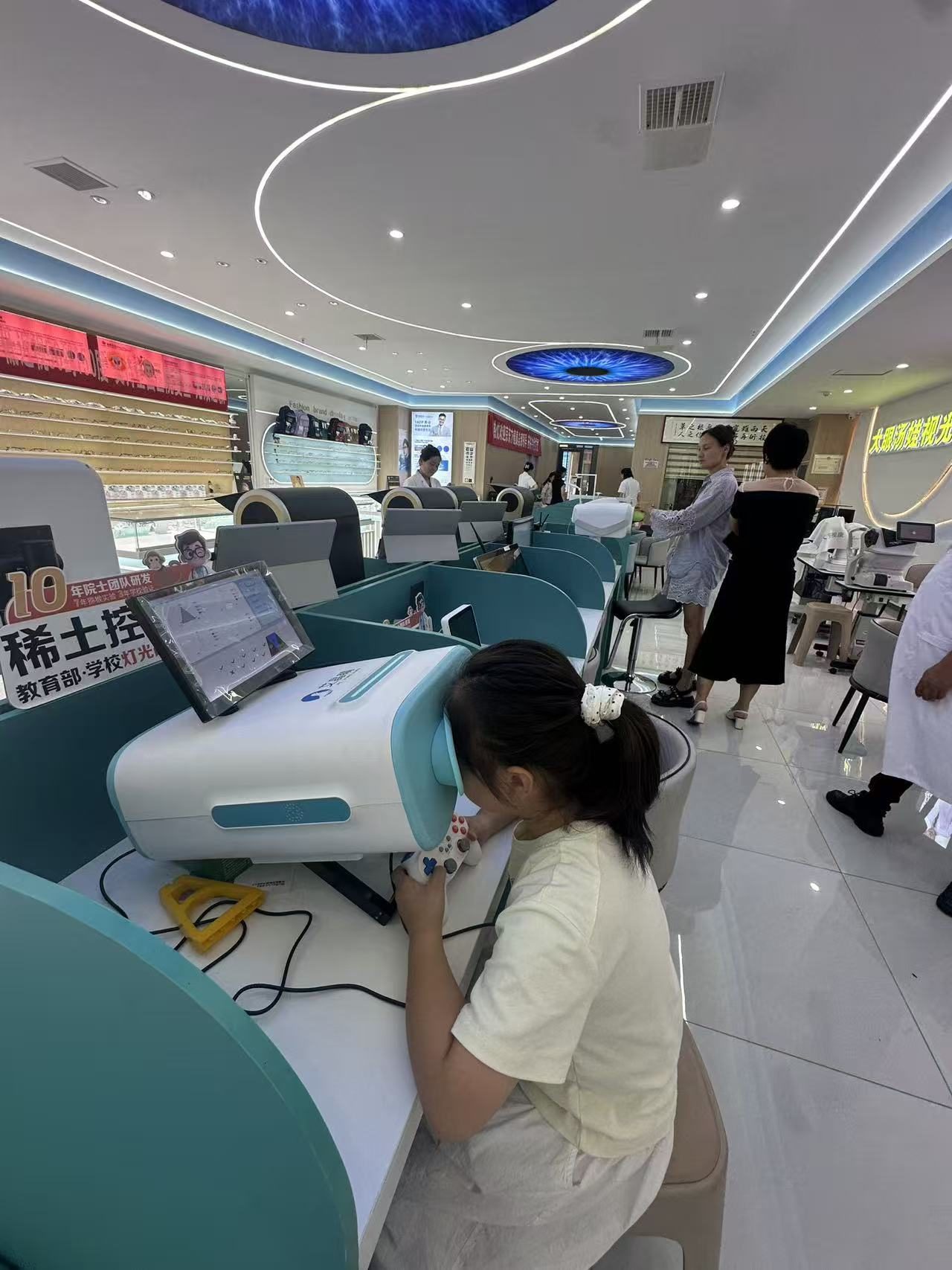 视功能训练区一对一工位实拍